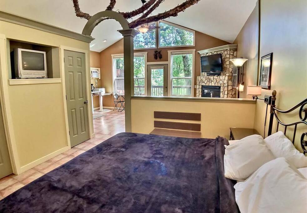 Chateau Treehouse #11 @ Oak Crest Cottages And Treehouses Eureka Springs Dış mekan fotoğraf